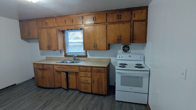 Building Photo - 3 bedroom, 2 bath home in Waterloo