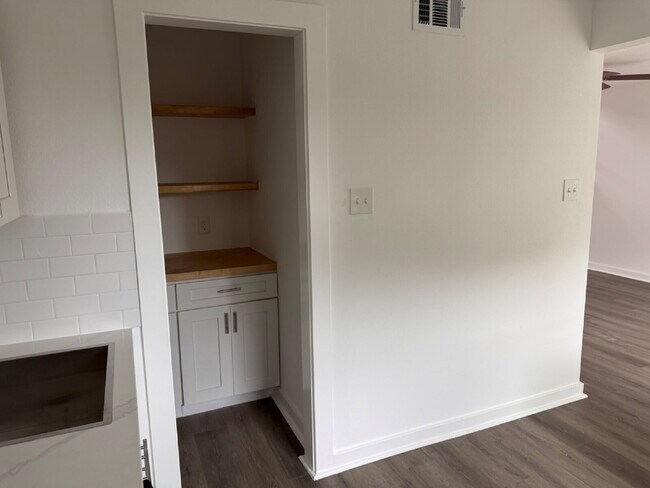 Building Photo - 7651 Oak Chase