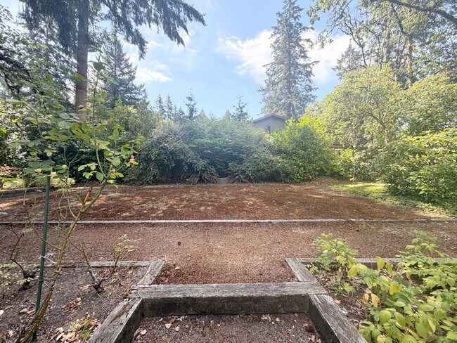 Building Photo - Charming, Spacious, Updated Home in Lake Oswego!