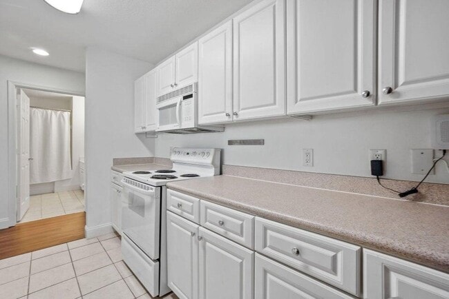 Building Photo - 1200 Town Center Dr