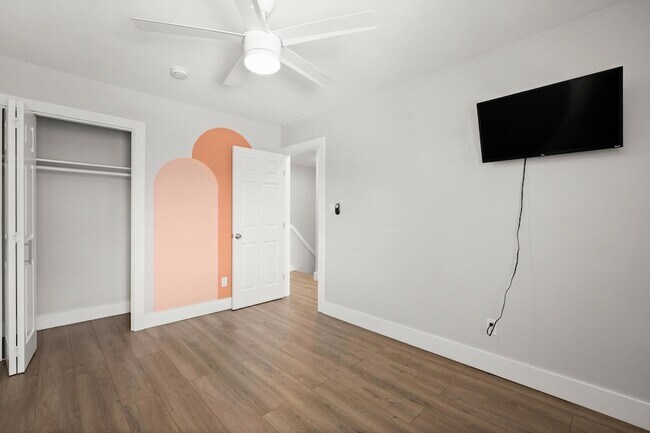 Building Photo - 6410 Chimney Creek Cir