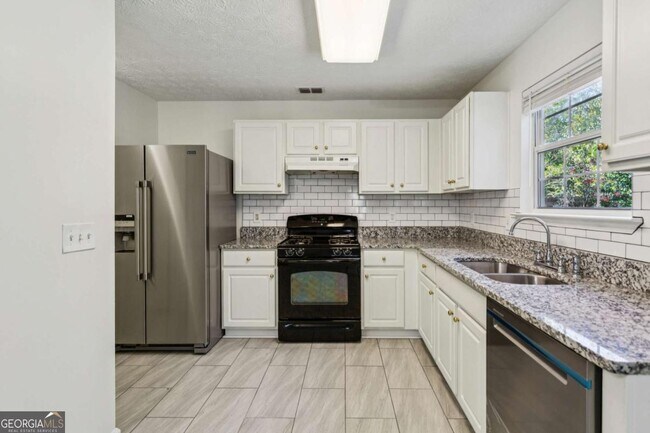 Building Photo - 300 Carrington Way