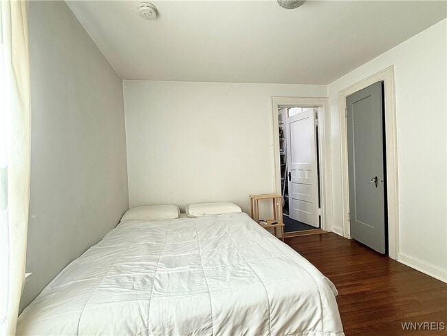 Building Photo - 245 Hamilton Dr