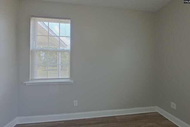 Building Photo - 11 Sedge Ct
