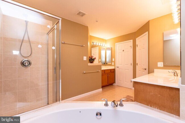 Building Photo - 1206 Maple Grove Ln