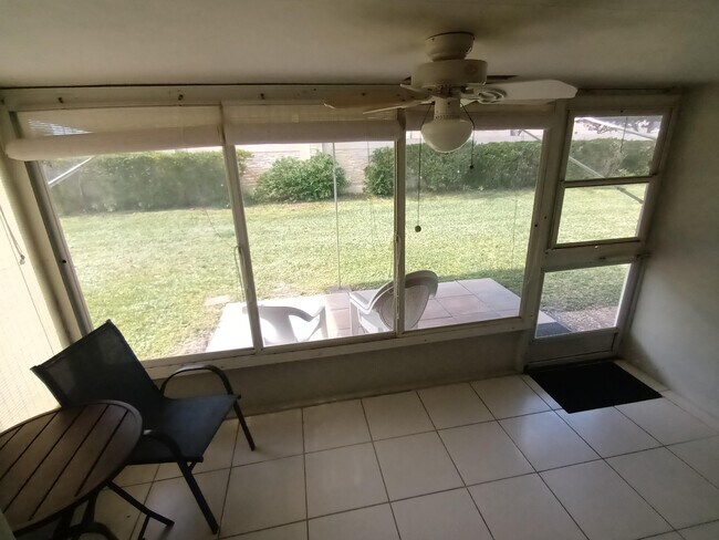 Building Photo - 1119 Lake Terrace