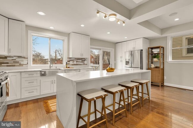 Building Photo - 2228 Kearny St NE