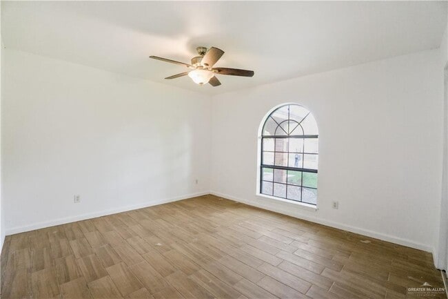 Building Photo - 9 Redbud Ave