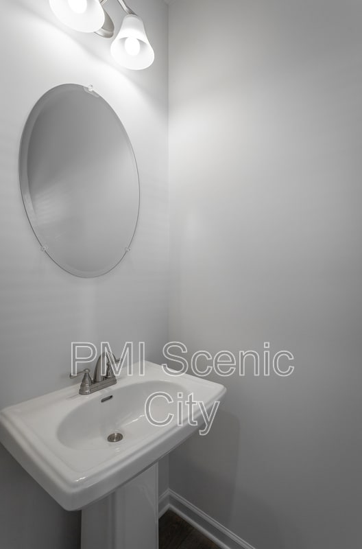 Building Photo - 8836 Meadowvale Ct