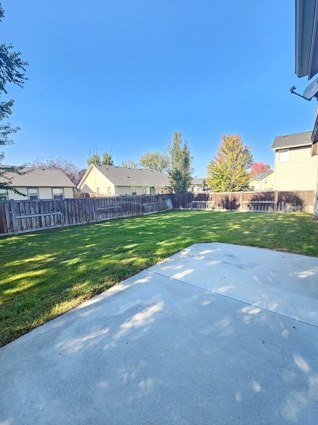 Building Photo - Lochsa Falls 5 Bedroom Home