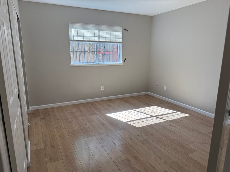 Building Photo - 9437 Fox Creek Dr