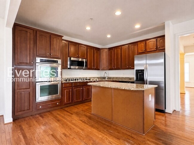 Building Photo - Spacious Living with Fireplace, Deck & Garage / 3 Bed & 4 Bath / Available Now!