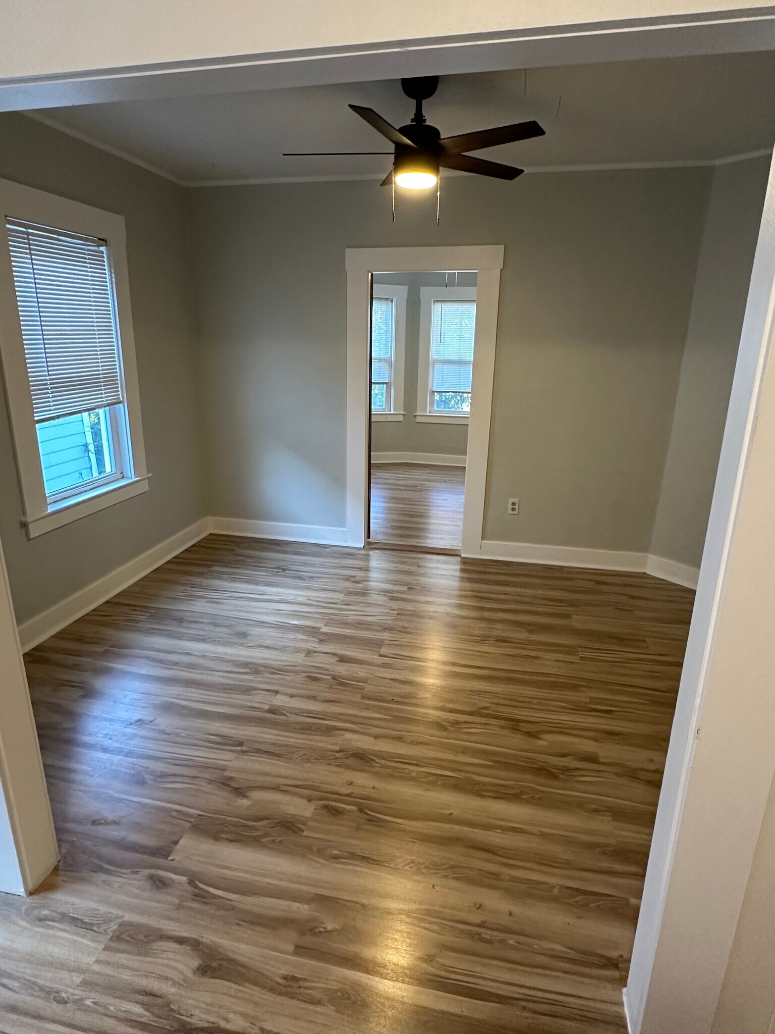 Building Photo - 392 Shaw St