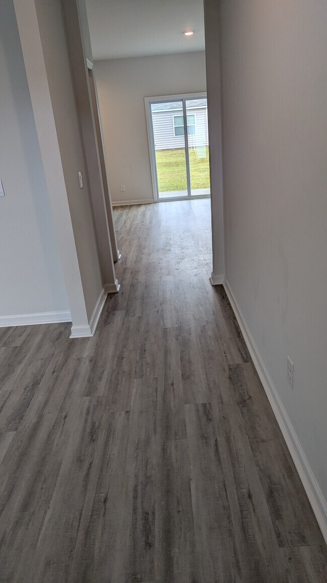 Building Photo - 114 Windrush Pnes