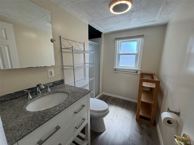 Building Photo - 486 Silver St