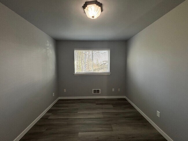 Building Photo - 2620 10th St