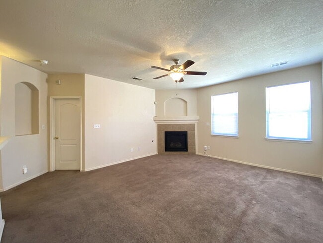 Building Photo - 3 Bedroom/2 Bath in Cabezon Subdivision