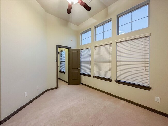 Building Photo - 95 Aventura Pl