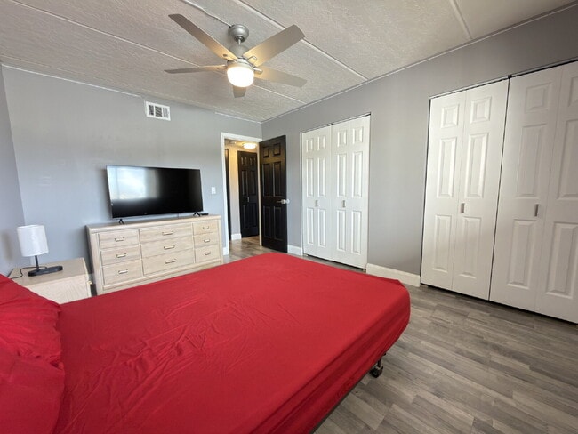 Building Photo - Wickham Road Condo