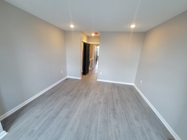Building Photo - 1409 N Patterson Park Ave