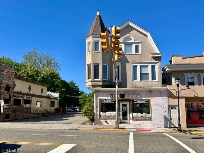 Building Photo - 336 Bloomfield Ave