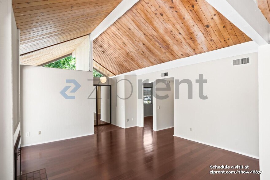 Building Photo - 715 Quetta Ave