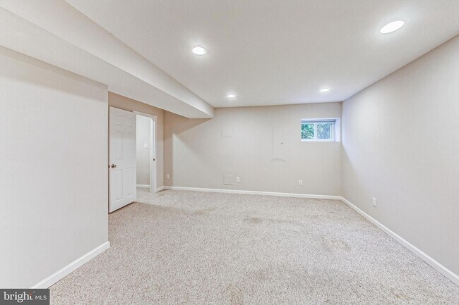 Building Photo - 627 Lamont St NW