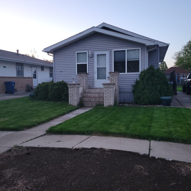 Primary Photo - 213 W 31st St
