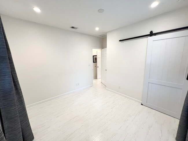 Building Photo - 431 Ardmore Rd