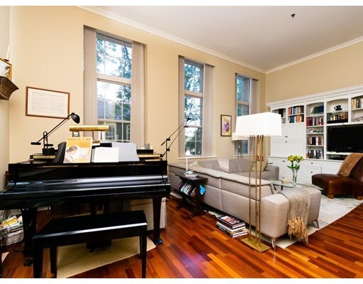 Building Photo - 30 Monument Sq