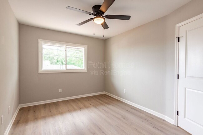 Building Photo - 400 Gallery Ln