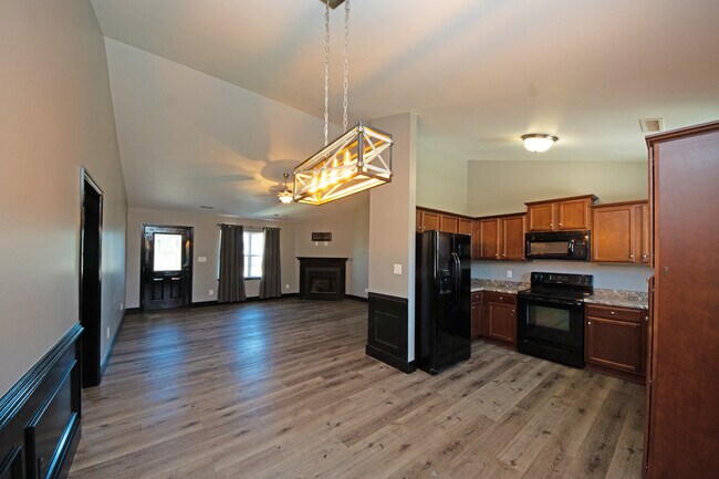 Building Photo - 315 Basil Ct