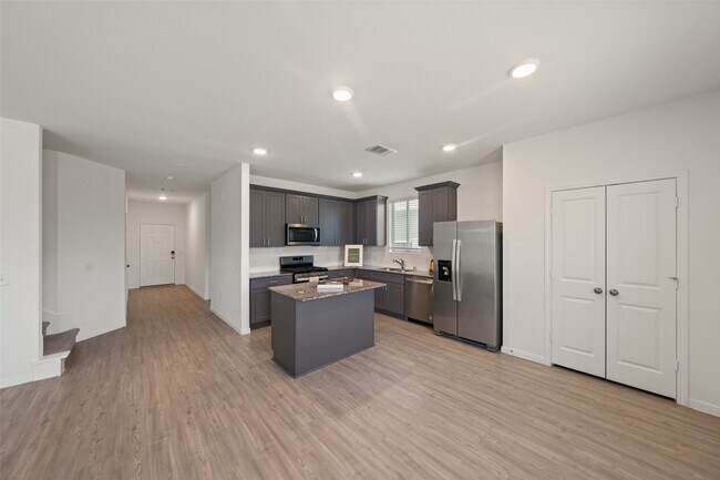 Building Photo - 14866 Ash Landing Dr