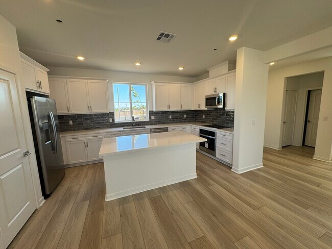 Building Photo - 31506 Lolite Dr