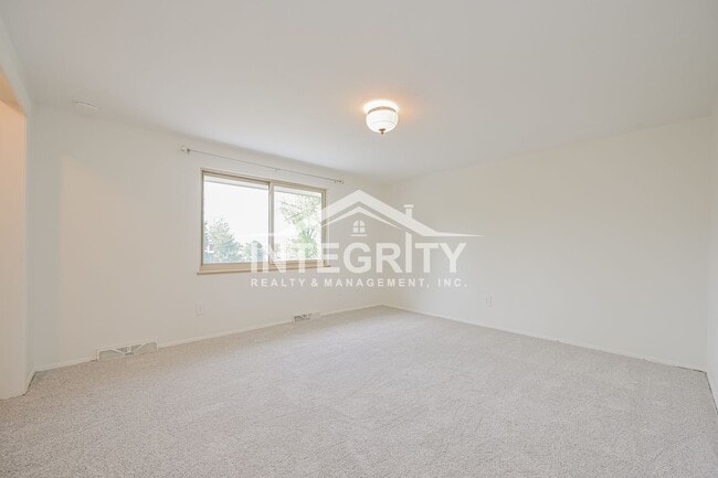 Building Photo - 5051 W Portland Dr