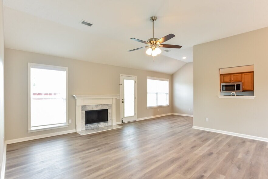 Building Photo - 416 Lake Forest Dr