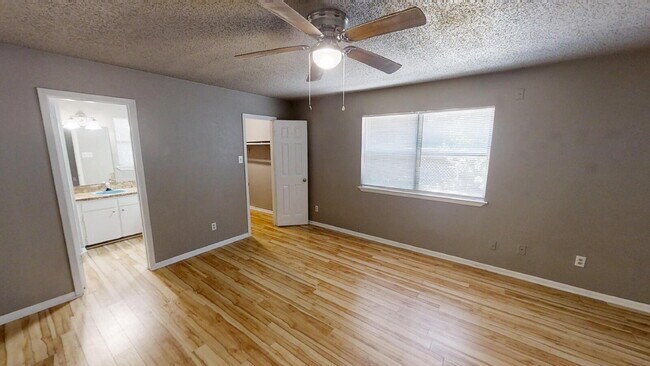 Building Photo - 519 Myra Lou Ave