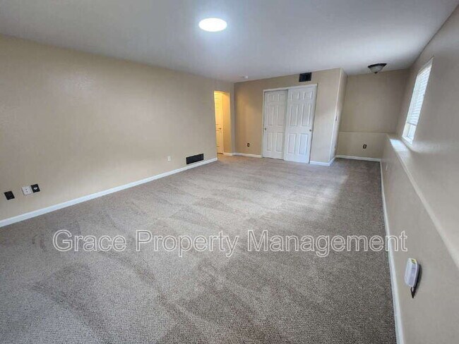 Building Photo - 5157 Paloma St