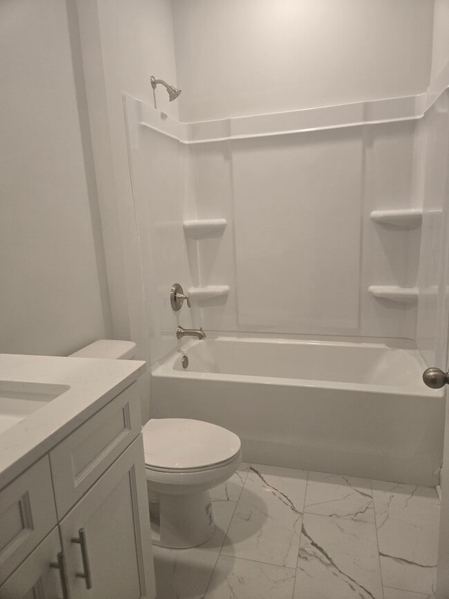 Building Photo - 2735 Monaca Dr