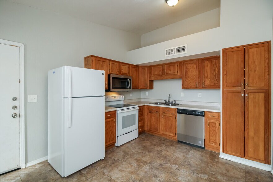 Building Photo - 5609 Powers St