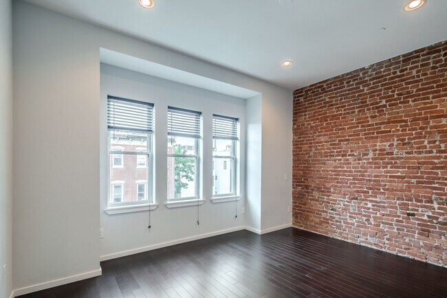 Building Photo - 927 N 2nd St