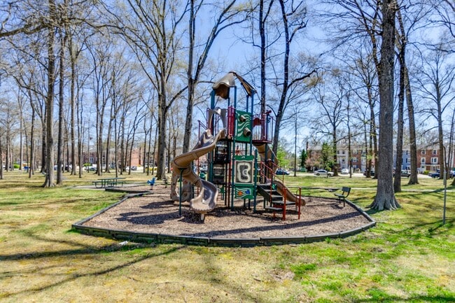 Building Photo - 7913 Central Park Cir