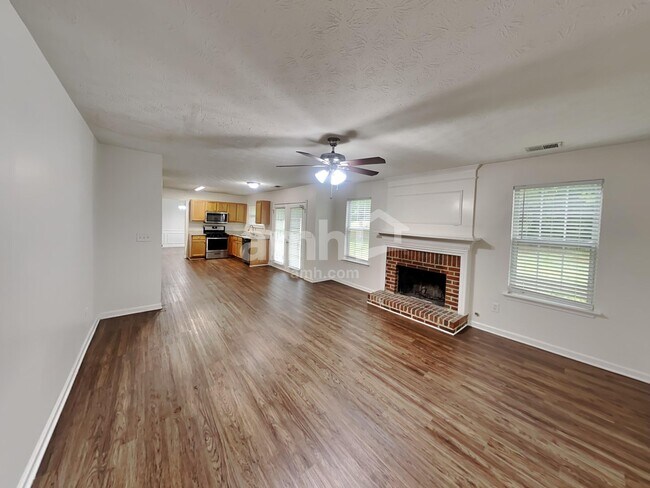 Building Photo - 3254 Ashgrove Ln SW