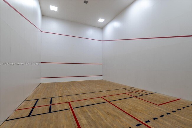 Building Photo - 1010 Brickell Ave