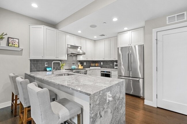 Building Photo - 309 E St