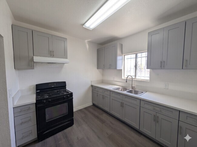 Building Photo - 5263 S Figueroa St