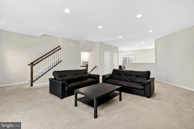 Building Photo - 48 Munro Rd