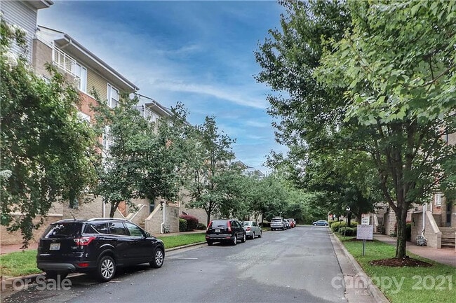 Building Photo - 547 Donatello Avenue