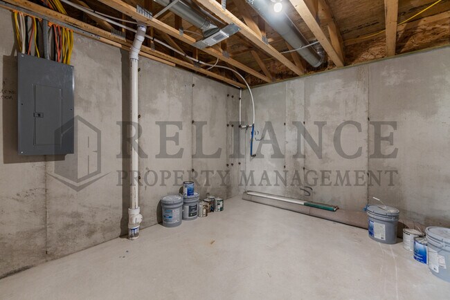 Building Photo - 1558 N Aster Cir