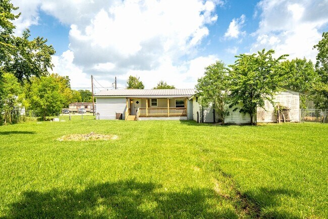 Building Photo - 5410 Carriage Trails Dr
